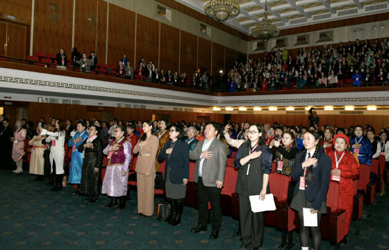 ЭМЭГТЭЙЧҮҮДИЙН ЭРХИЙГ ХӨНДСӨН ХЭЛЭЛЦҮҮЛЭГТ УИХ-ЫН ГИШҮҮН Г.ХОСБАЯРААС ӨӨР ТӨРИЙН ТҮШЭЭ ОРОЛЦСОНГҮЙ 