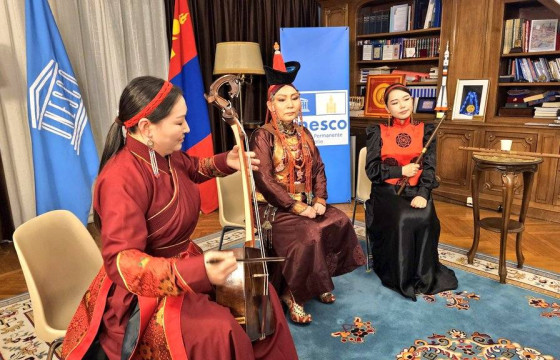 Францад язгуур урлагийн тоглолт зохин байгуулав