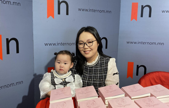 А.ГАНТУЯА: ЭЭЖ БОЛСНЫ ДАРАА “ЭЭЖ МИНЬ НАМАЙГ ЯГ ИНГЭЖ ХАЙРЛАДАГ БАЙХ ДАА” ГЭЖ БОДОХООР Л НУЛИМС УРСААД БАЙЖ БИЛЭЭ