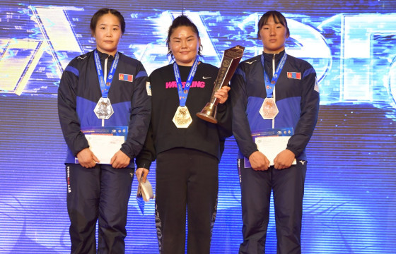 Азийн аварга З.Болортунгалаг жин өгсөн барилдаж түрүүллээ