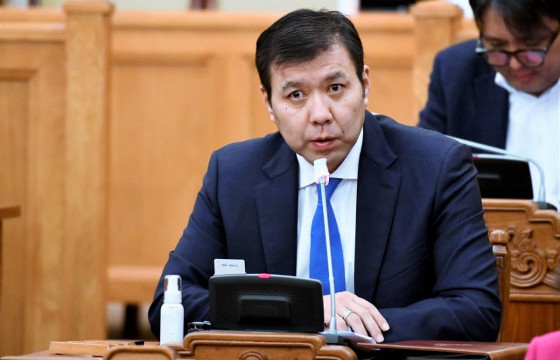 Б.ЭНХБАЯР: Л.Оюун-Эрдэнийн дотор хоёр, гурван хүн байх шиг байна, өөртэйгөө зөрчилддөг. Сэтгэл зүйн хувьд гэмтэлтэй байна гэж үзэж байгаа